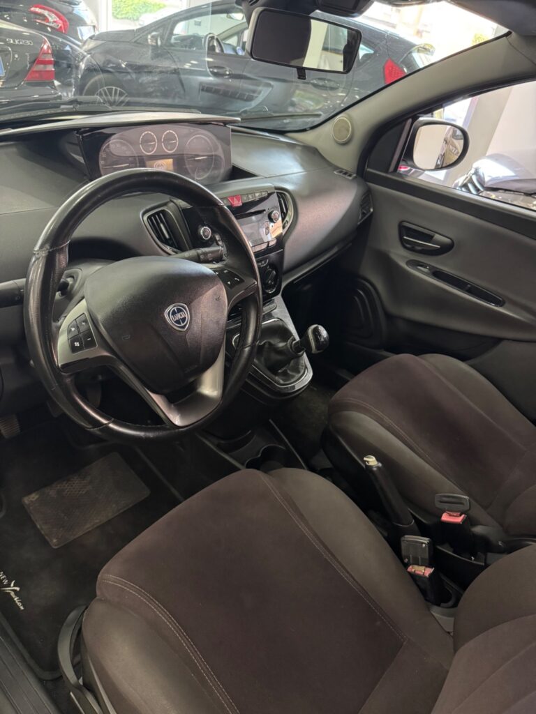 Lancia ypsilon 1.3 diesel