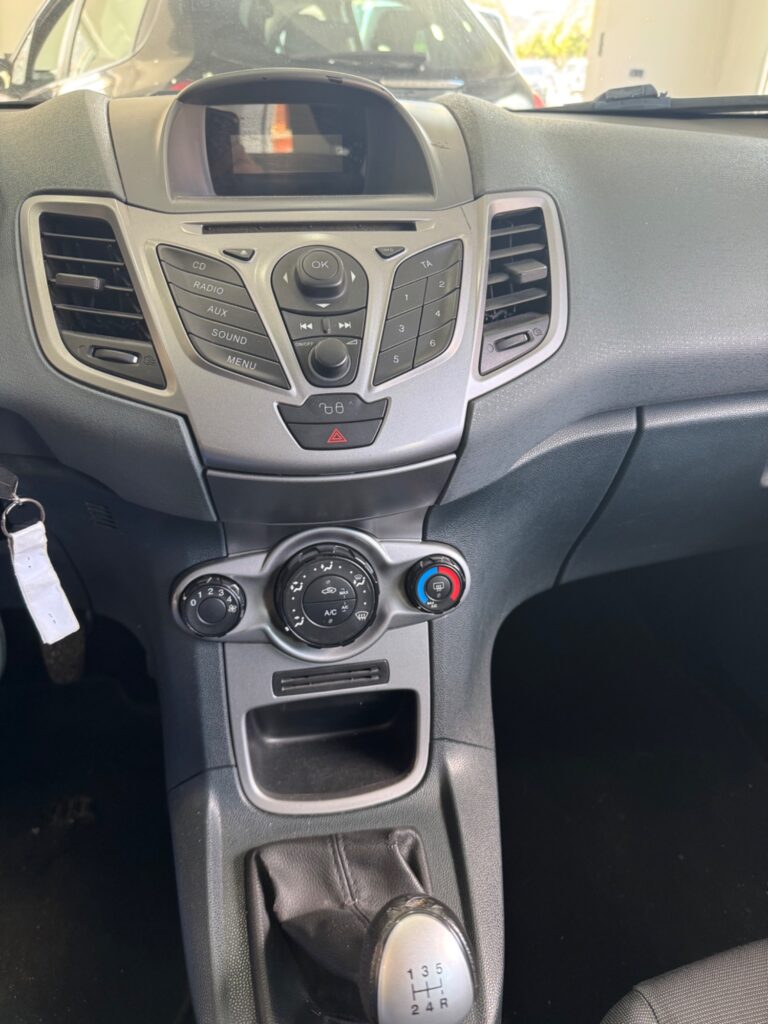 Ford fiesta 1.4 benzina gpl